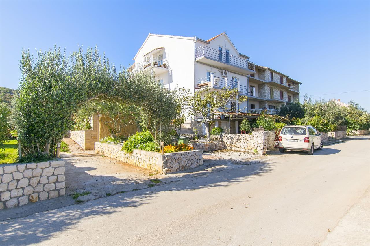 Apartments Irena Tkon Buitenkant foto